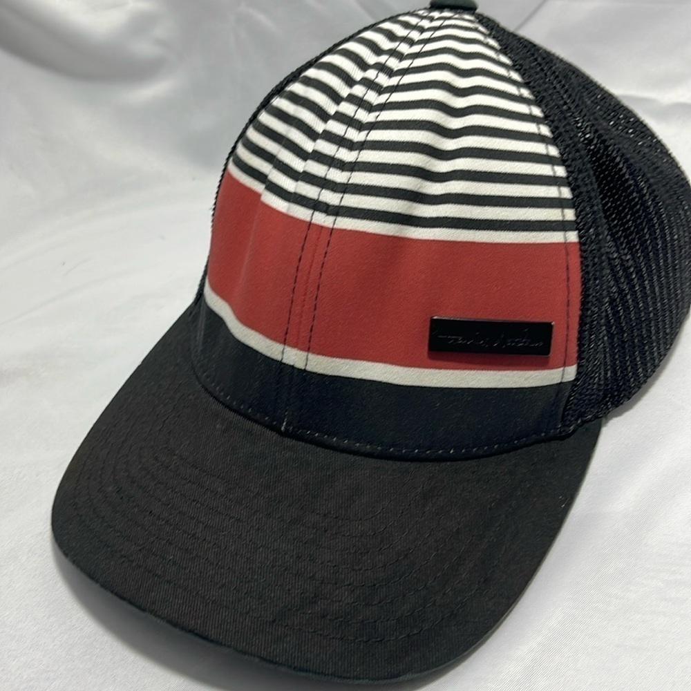 Travis Mathew Hat Mens L-XL Black Striped One Size Mesh Flex Fit Baseball Cap